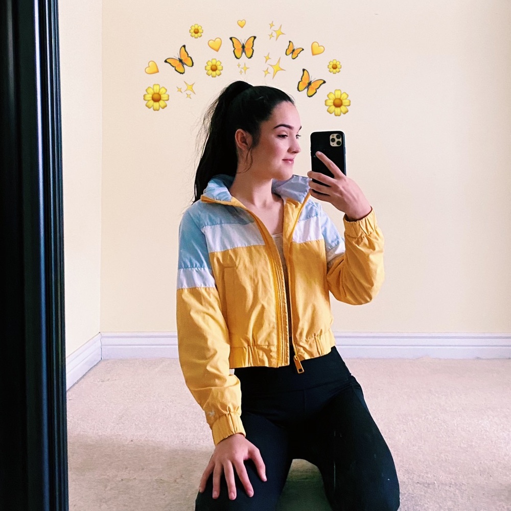 Hollister Cropped Windbreaker Jacket 💛 VSCO fave